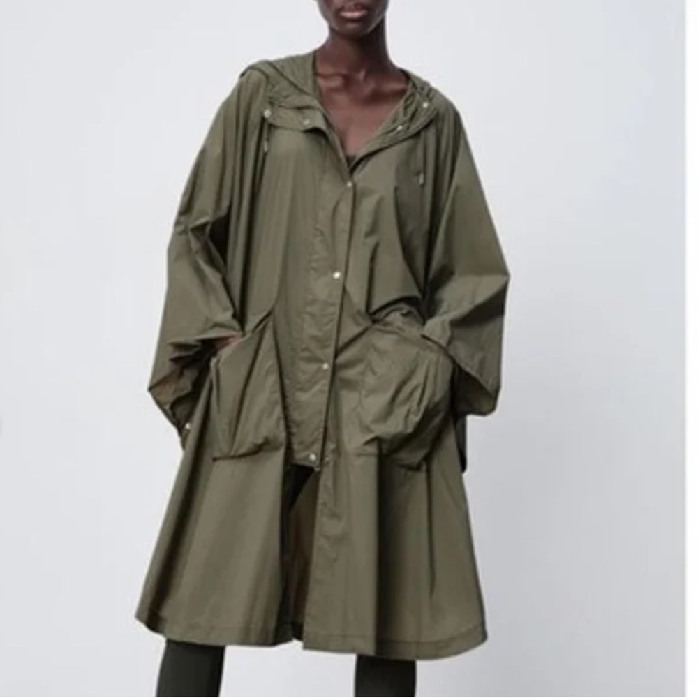 NWT. Zara Green Water Repellent Packable Hooded Rain Full Cut Cape S/M